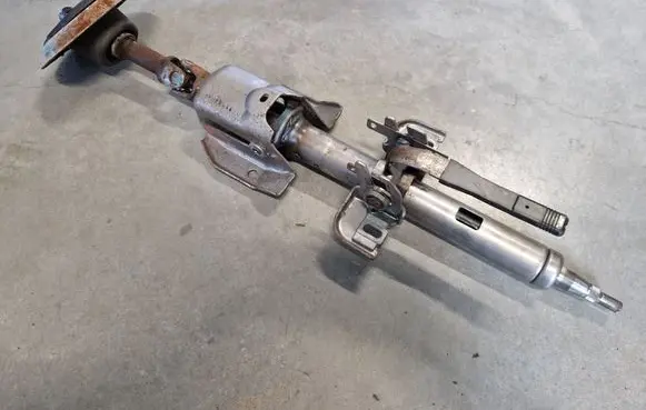 Steering wheel axle set