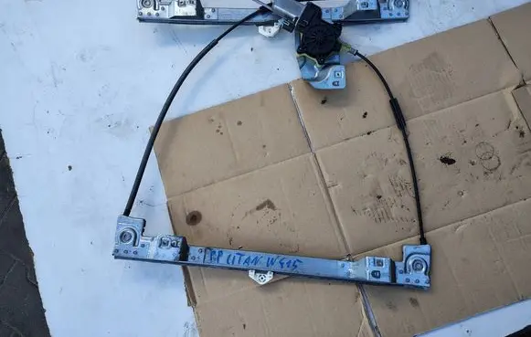 Mercedes-Benz Citan W415 Front window lifting mechanism without motor 