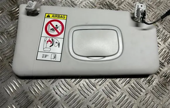 Jeep Renegade Sun visor