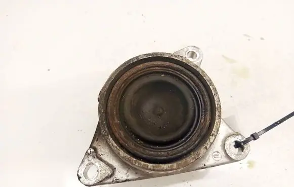 Honda FR-V Engine mount bracket 