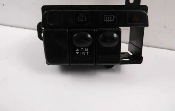 Mitsubishi Space Wagon Windscreen/window heater switch 