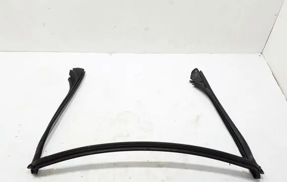 Mercedes-Benz E C207 W207 Rubber seal front coupe door window A2077200047