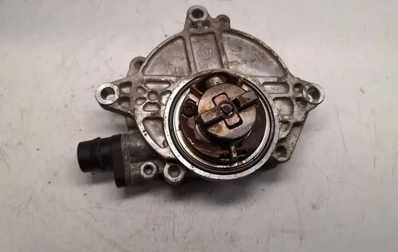 BMW 1 E81 E87 Vacuum pump 11667547024