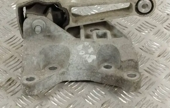 Land Rover Evoque I Engine mount bracket GJ326P096AE