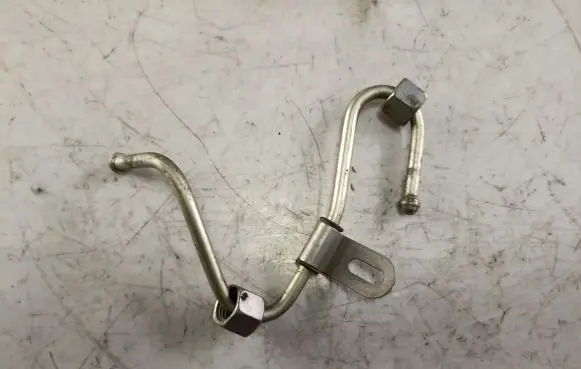 Suzuki Grand Vitara II Fuel injector supply line/pipe 