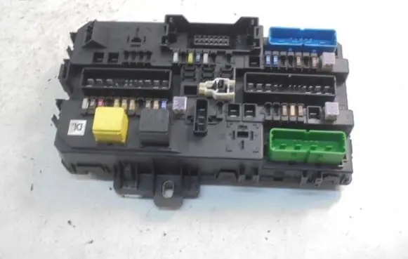Opel Astra H Fuse box set 13180775