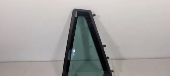 BMW 3 E90 E91 Rear vent window glass 51357119943 43R001604 E000199