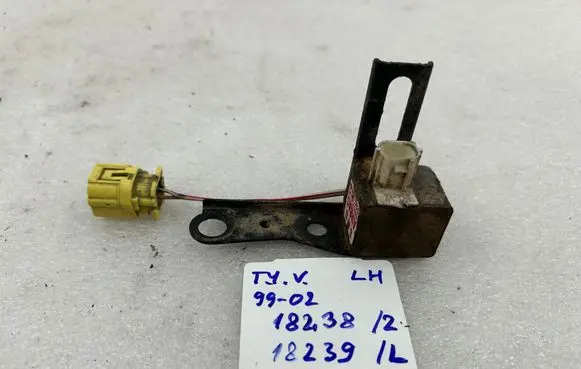Toyota Yaris Verso Airbag deployment crash/impact sensor 8917452010 NR2