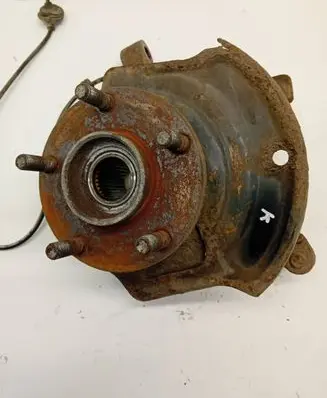 Nissan X-Trail T30 Front wheel hub spindle knuckle