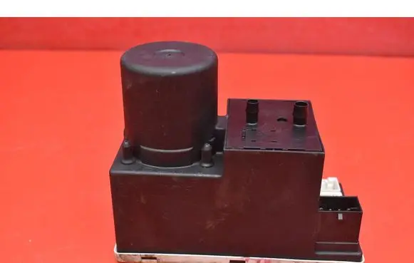 Audi A4 S4 B5 8D Central locking vacuum pump 8D0862257C