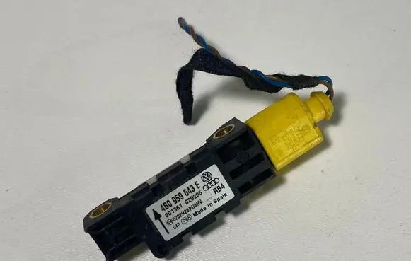 Audi A3 S3 8P Airbag deployment crash/impact sensor 4B0959643E