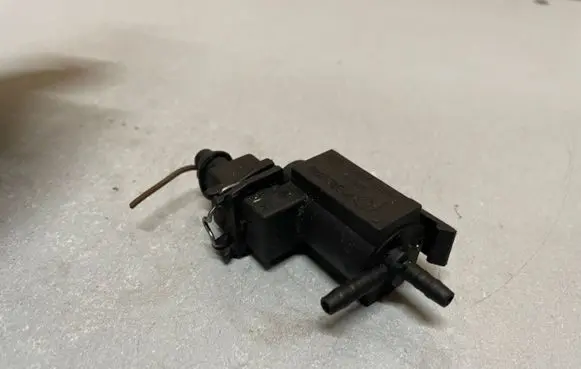 BMW 5 E60 E61 Turbo solenoid valve 1742712