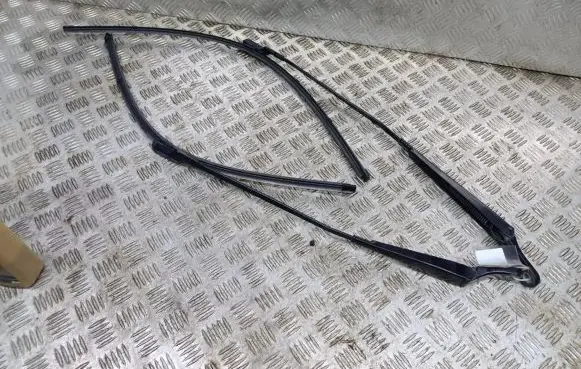 Peugeot 5008 Front wiper blade arm