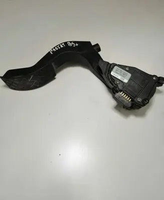 Volkswagen PASSAT B5.5 Accelerator pedal position sensor 8D1721523F 00837603