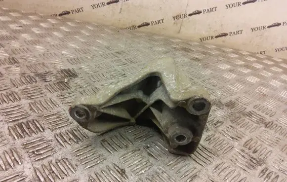 Ford Ecosport Engine mounting bracket
