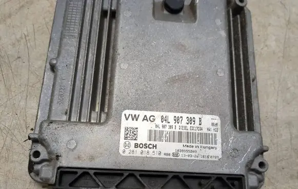 Volkswagen Golf VII Engine control unit/module 04L907309B 0281018510