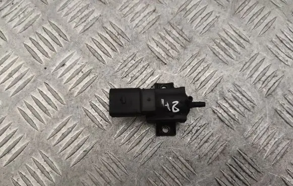 Volkswagen Touareg II Turbo solenoid valve 037906283D