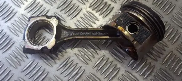 Nissan Almera Piston with connecting rod
