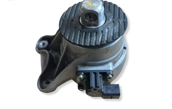 Mercedes-Benz CLS C257 Engine mount bracket A2052408700