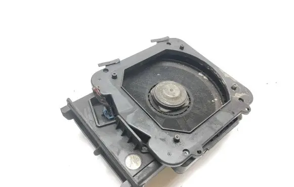 BMW 2 F46 Subwoofer speaker 9275995 21MAY16 5514910