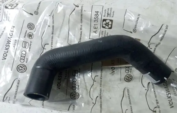 Audi Q7 4M Engine coolant pipe/hose 4M0145925K P00164 1800300
