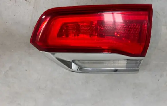 Jeep Grand Cherokee Tailgate rear/tail lights p68110046ac