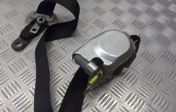 Toyota Corolla Verso E121 Front seatbelt 7P1150-P