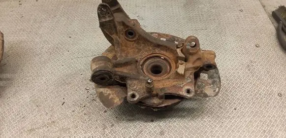 Volkswagen Touareg I Rear wheel hub spindle/knuckle 