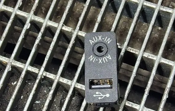 BMW 3 F30 F35 F31 AUX in-socket connector 9229246