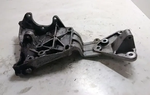 Volvo S60 Generator/alternator bracket 31316673