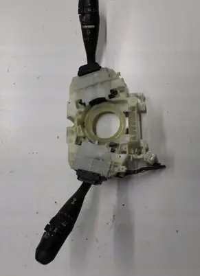 Mitsubishi Colt Tailgate/trunk/boot open switch MR587941