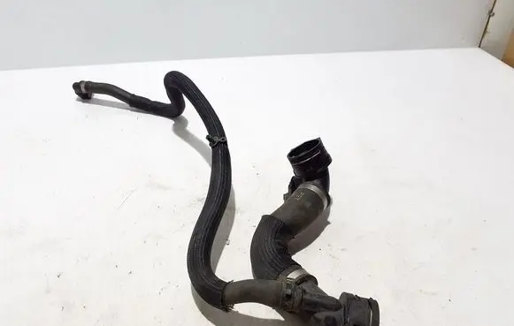 Engine coolant pipe/hose