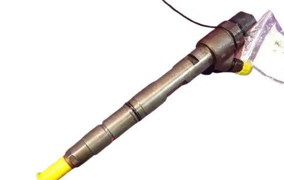 Audi A8 S8 D3 4E Fuel injector