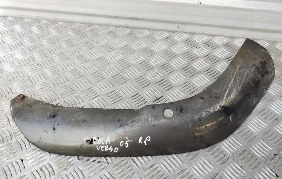 Toyota Corolla Verso AR10 Front bumper corner part panel trim 768510F010