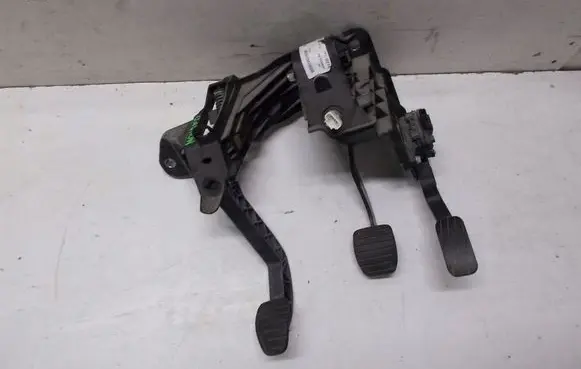 Renault Master III Clutch pedal 656232