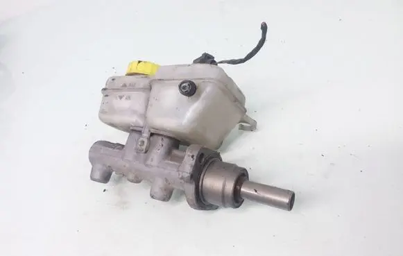 Skoda Fabia Mk1 (6Y) Master brake cylinder