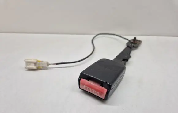 Toyota Avensis T220 Front seatbelt buckle A9132AC34