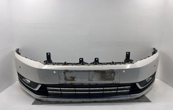 Volkswagen PASSAT B7 Front bumper