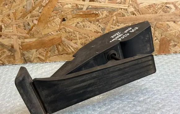 BMW 5 E39 Accelerator throttle pedal 6753053
