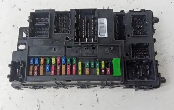 Ford Mondeo MK V Fuse module DG9T14B476