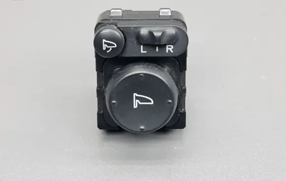 Honda CR-V Wing mirror switch M33212