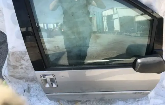 Peugeot 806 Front door sidabrine