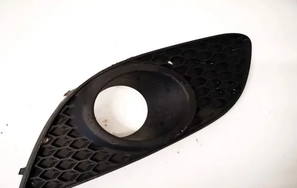 Opel Zafira B Front bumper lower grill 13247322