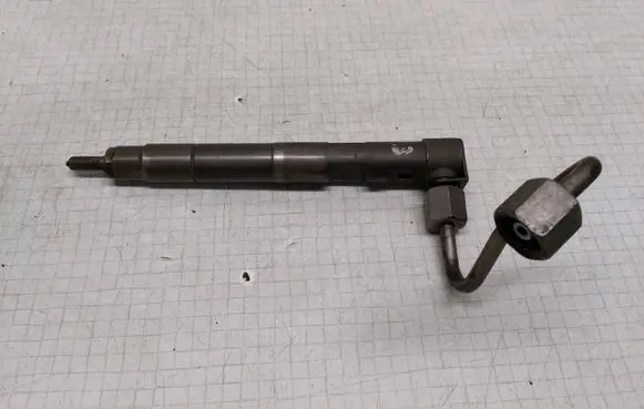 Mercedes-Benz E W212 Fuel injector A6510700587 110280034783