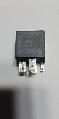 Volkswagen PASSAT B6 Other relay 1J0906381A PA66GF25 3343633335