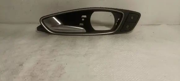 Audi A1 Front door interior handle 8X0837019D 131714 0102101