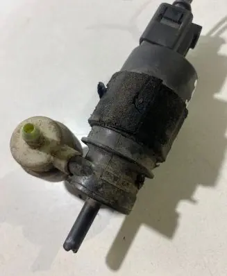 Volkswagen PASSAT B7 Windscreen/windshield washer pump 1T0955651A