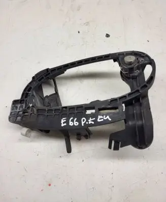 BMW 7 E65 E66 Front door exterior handle/bracket 7013701705