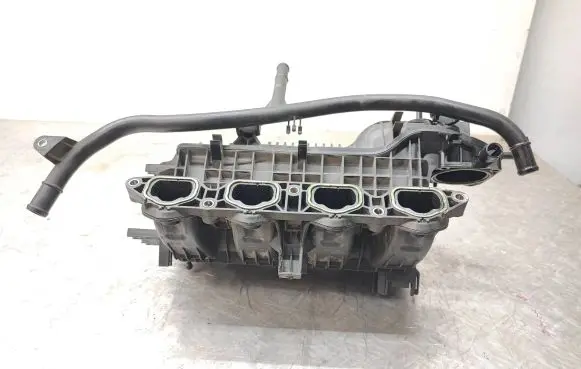 Volkswagen Golf VII Intake manifold 04E145749B