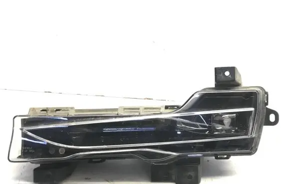 Tesla Model 3 Front fog light 162479700A 09152022 DC522258B00295